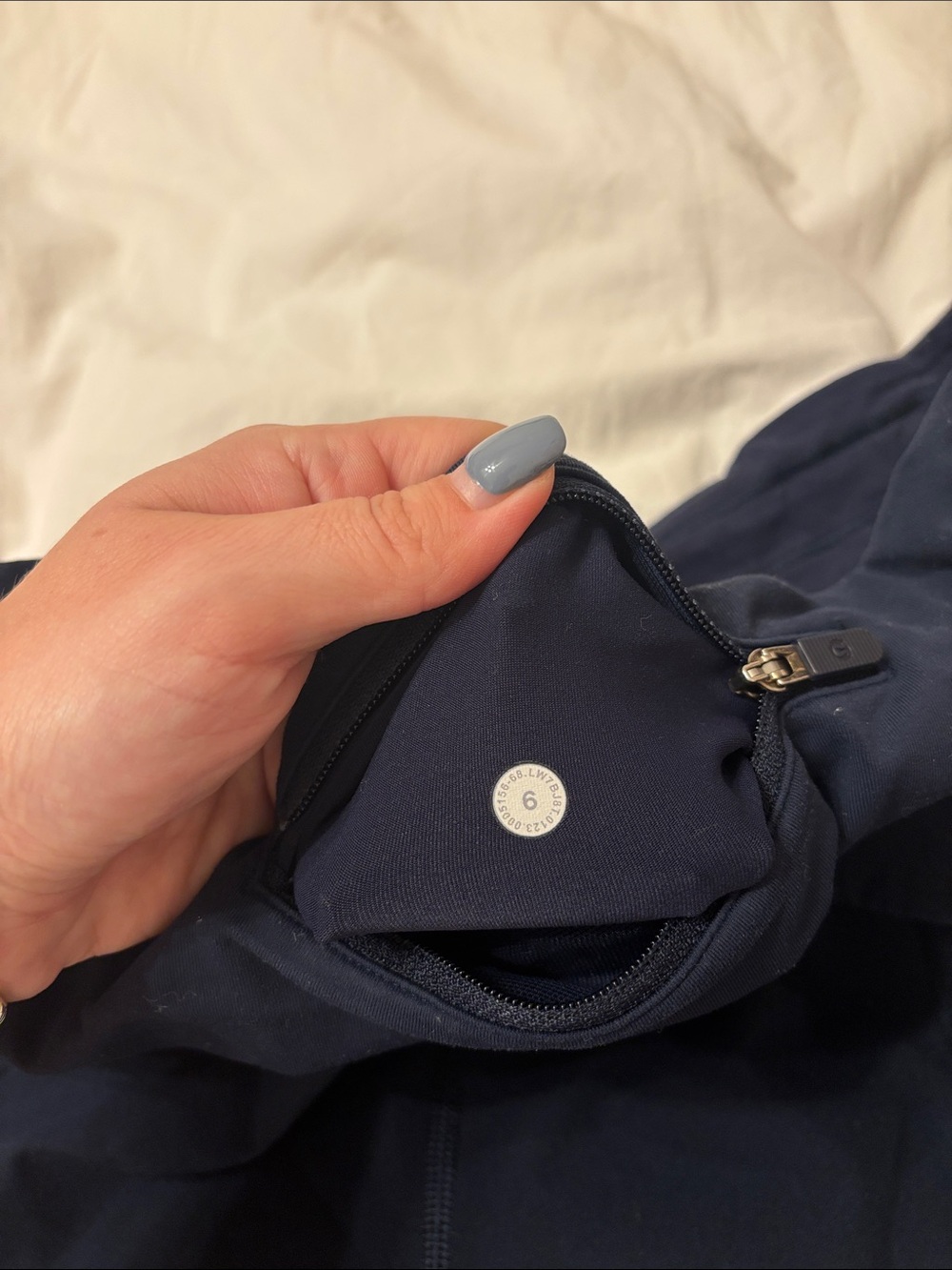 Lululemon High Rise Speed Up Short Navy 6 - Picture 3 of 3